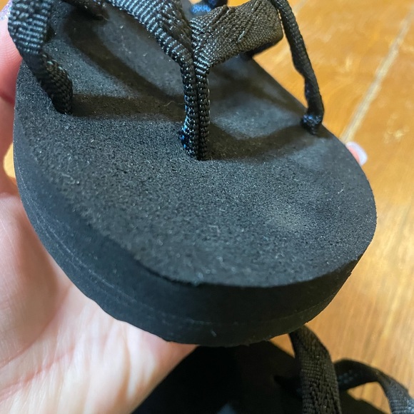 Teva 6840 Olowahu Women's Size 8 Black Flip Flop Cushioned Sandals - Picture 5 of 9